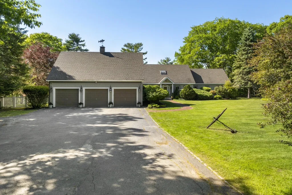 43 Woodward Farm Road Bristol ME 04539