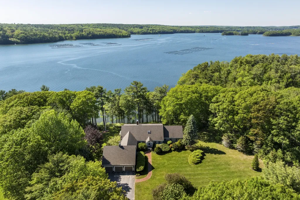 43 Woodward Farm Road Bristol ME 04539
