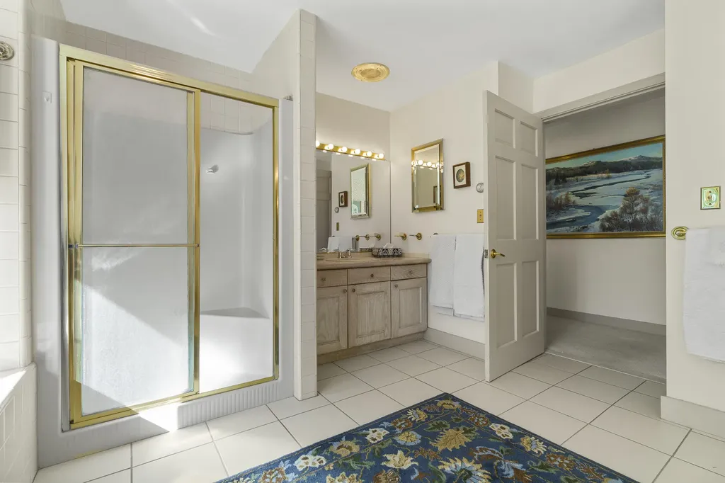 43 Woodward Farm Road Bristol ME 04539