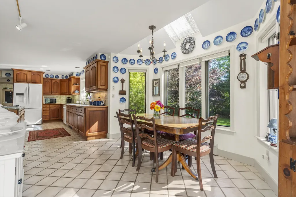43 Woodward Farm Road Bristol ME 04539