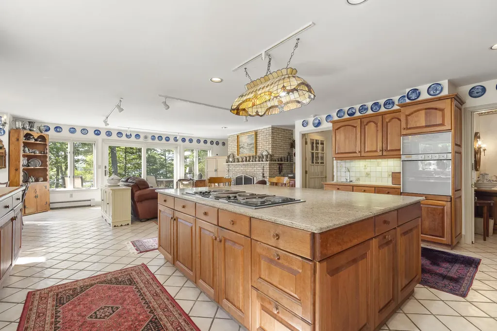43 Woodward Farm Road Bristol ME 04539