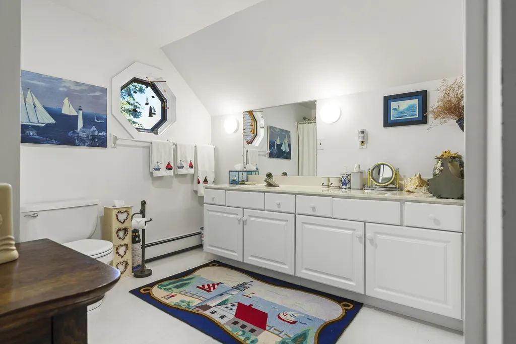 43 Woodward Farm Road Bristol ME 04539