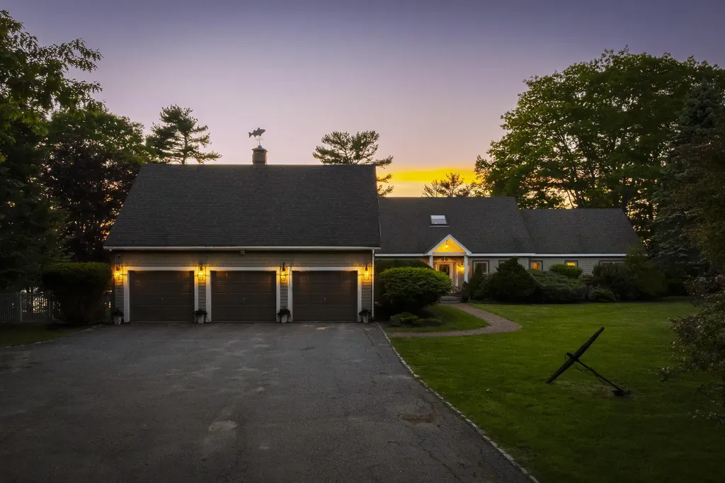 43 Woodward Farm Road Bristol ME 04539