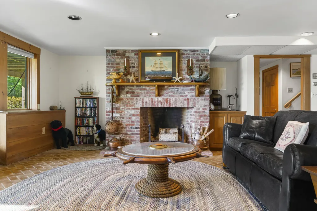 43 Woodward Farm Road Bristol ME 04539