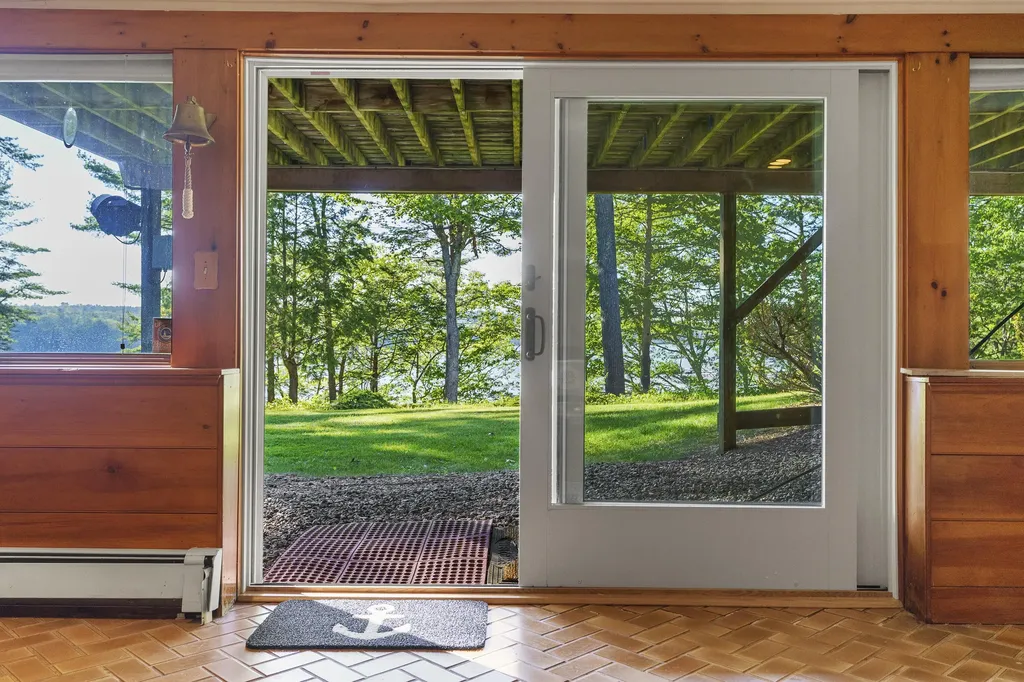 43 Woodward Farm Road Bristol ME 04539