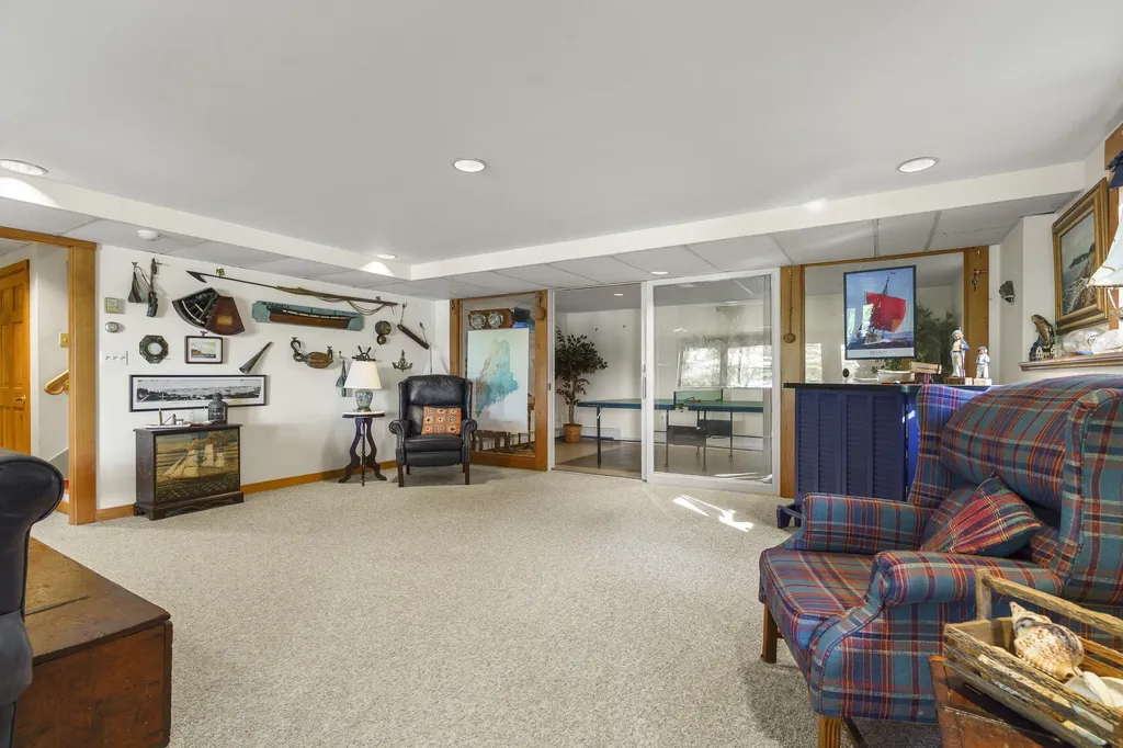 43 Woodward Farm Road Bristol ME 04539