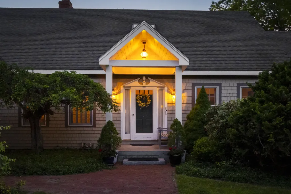 43 Woodward Farm Road Bristol ME 04539