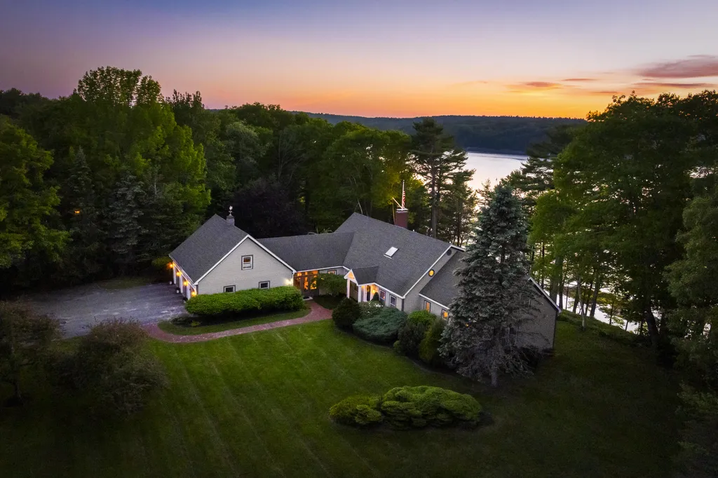 43 Woodward Farm Road Bristol ME 04539