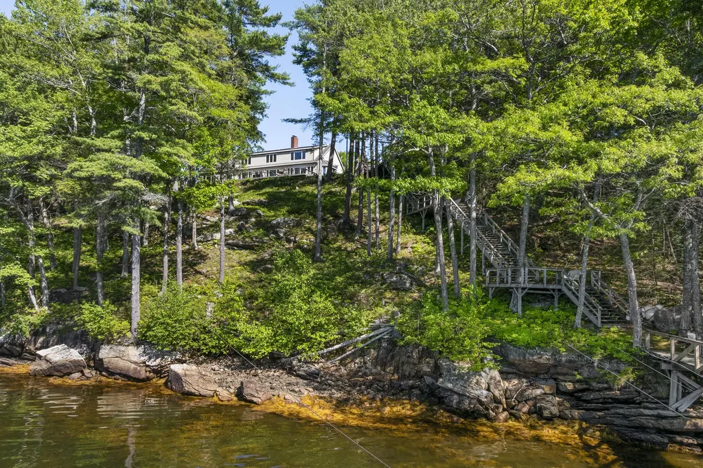 43 Woodward Farm Road Bristol ME 04539