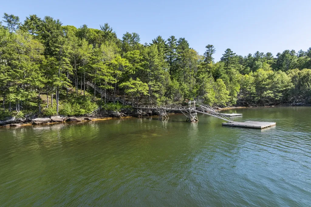 43 Woodward Farm Road Bristol ME 04539