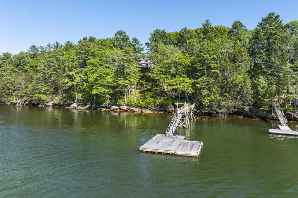 43 Woodward Farm Road Bristol ME 04539