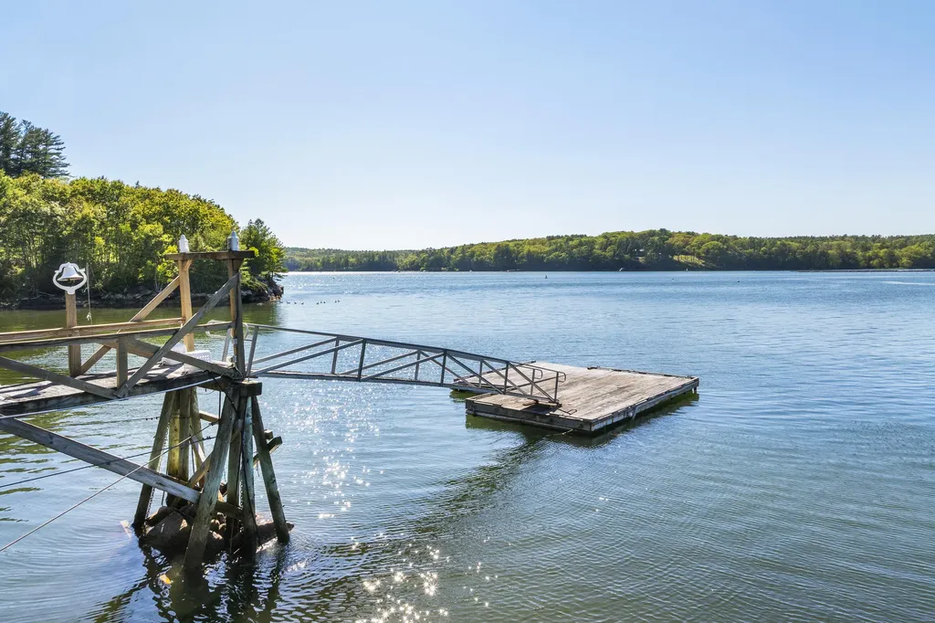 43 Woodward Farm Road Bristol ME 04539
