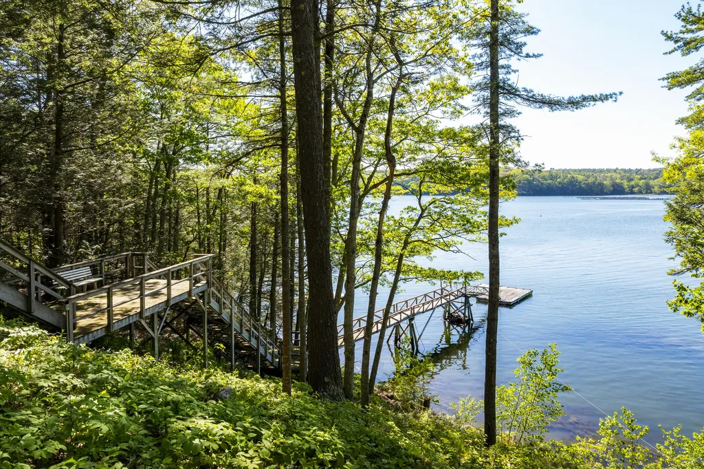 43 Woodward Farm Road Bristol ME 04539