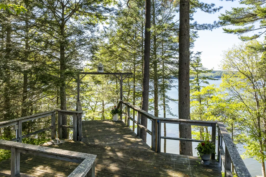 43 Woodward Farm Road Bristol ME 04539