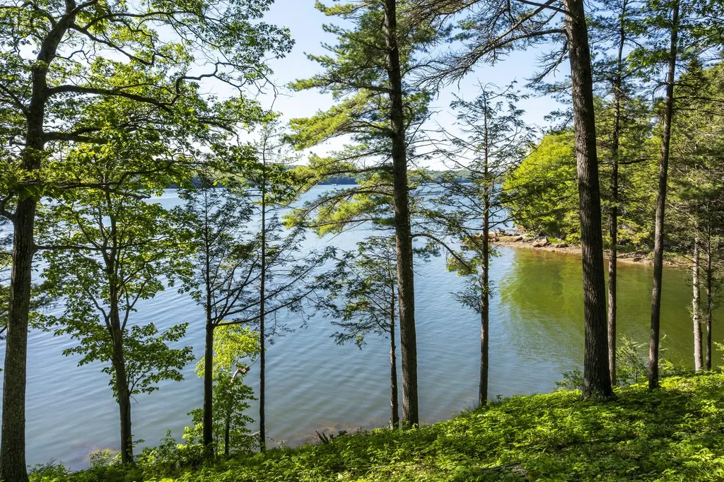 43 Woodward Farm Road Bristol ME 04539