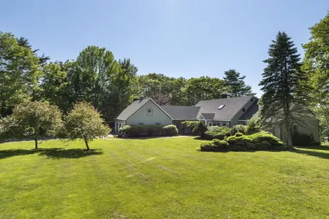 43 Woodward Farm Road Bristol ME 04539
