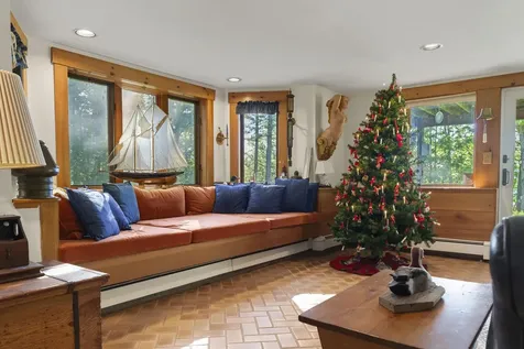 43 Woodward Farm Road Bristol ME 04539