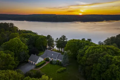 43 Woodward Farm Road Bristol ME 04539