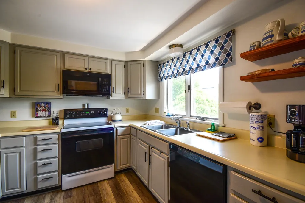 2027 Harpswell Islands Road Harpswell ME 04003
