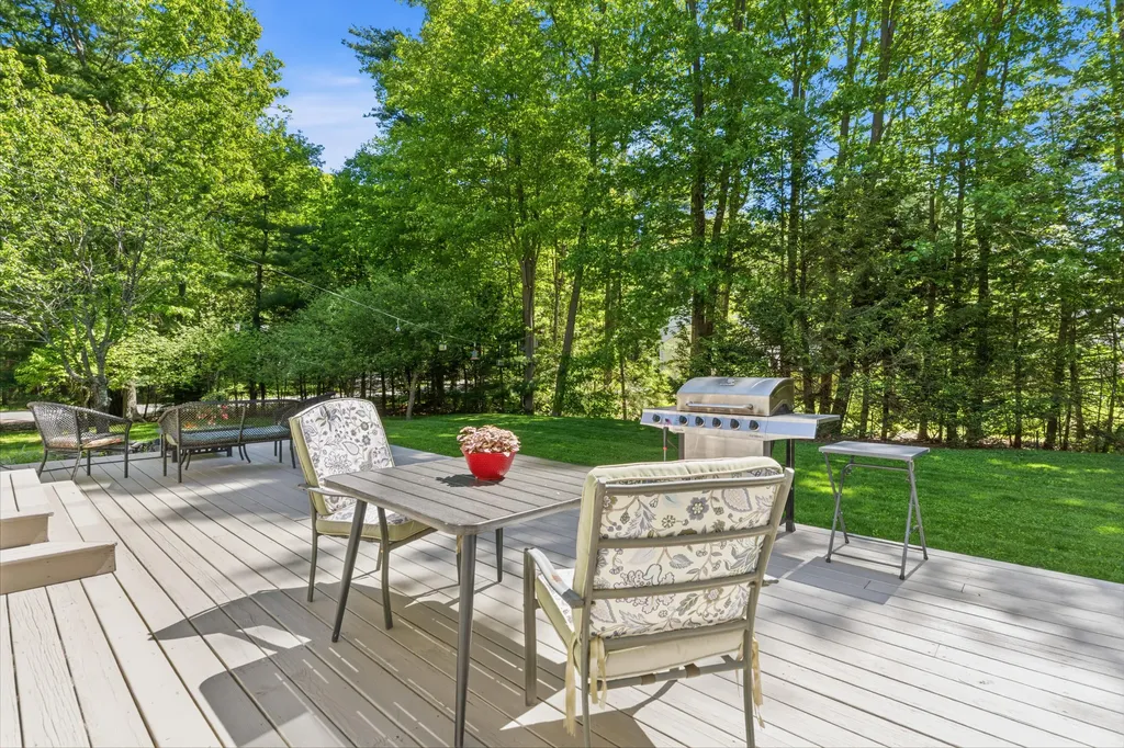 33 Hemlock Road Brunswick ME 04011