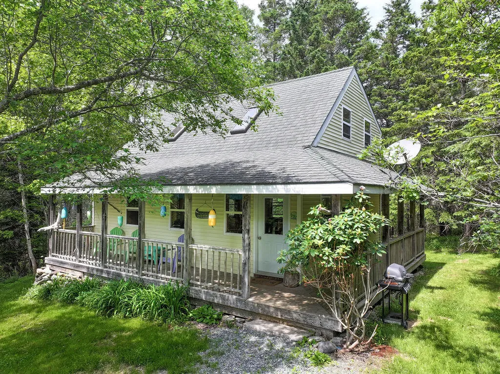 27 Spofford Drive Deer Isle ME 04627