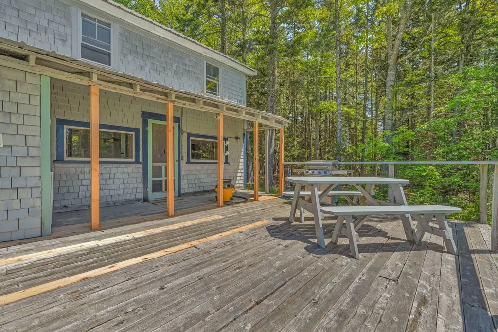 99 Bradford Point Road Friendship ME 04547