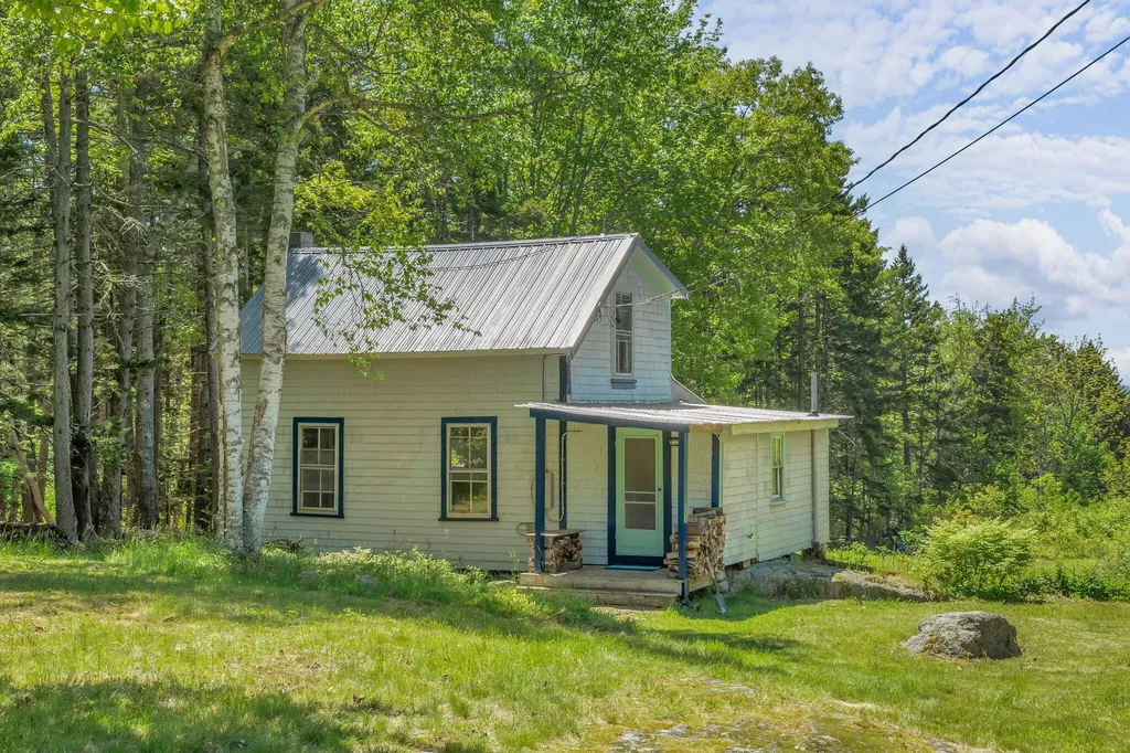 99 Bradford Point Road Friendship ME 04547