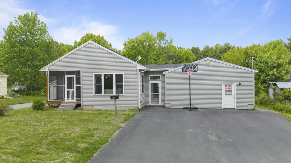 81 Bowman Street Farmingdale ME 04344