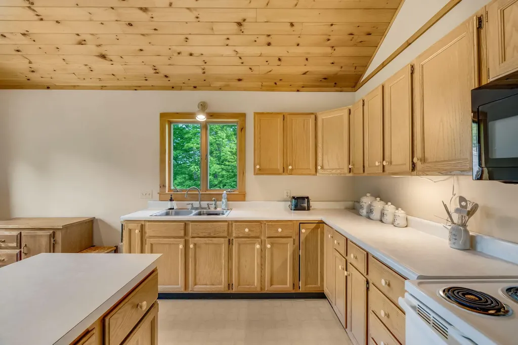 88 Gurney Street Rockport ME 04856