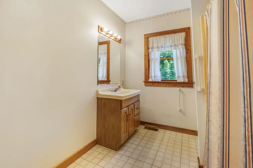88 Gurney Street Rockport ME 04856