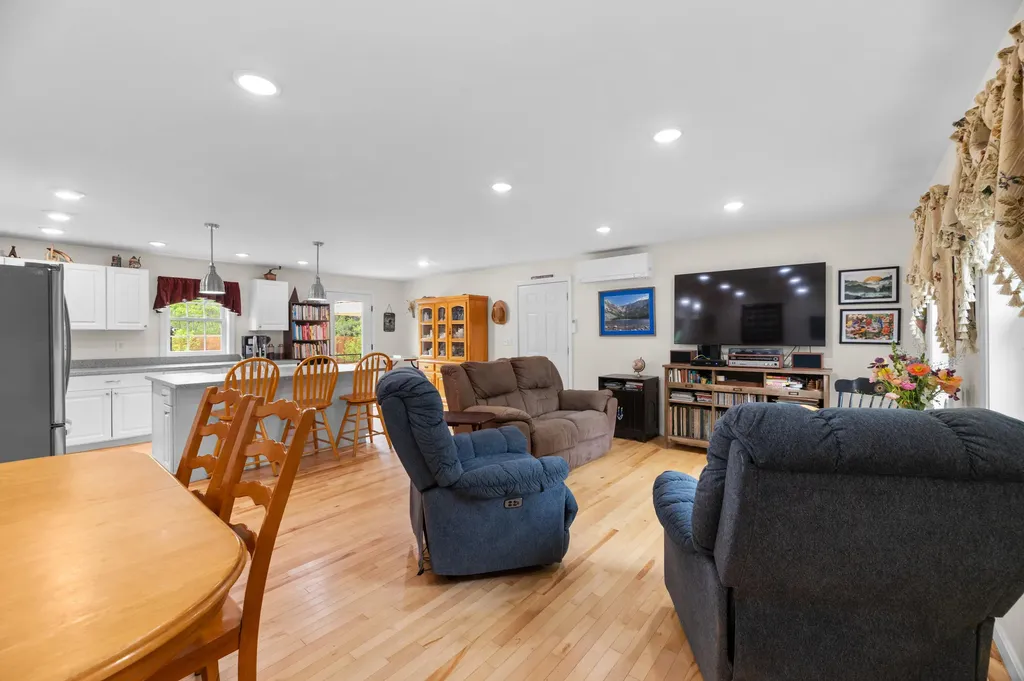 11 Ryder Road Farmingdale ME 04344
