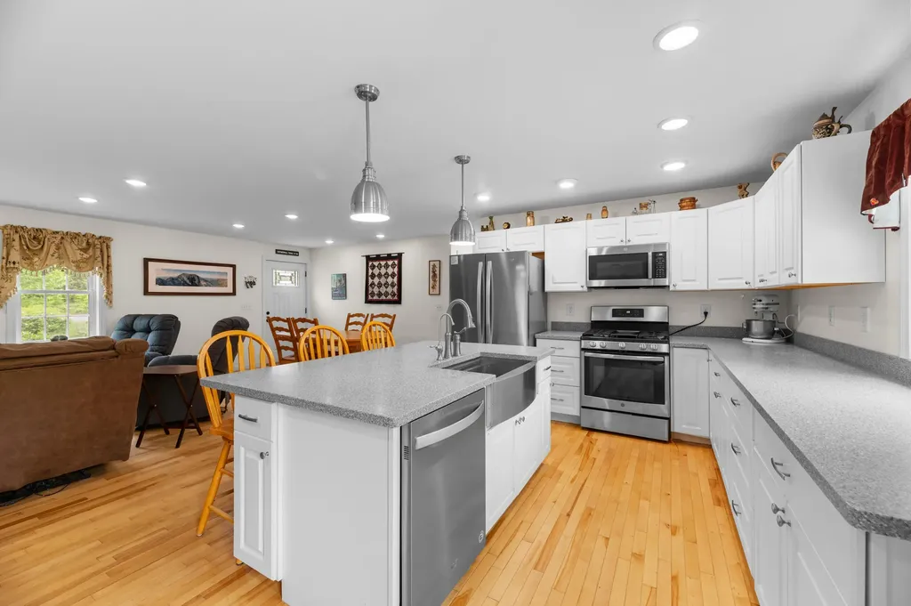 11 Ryder Road Farmingdale ME 04344