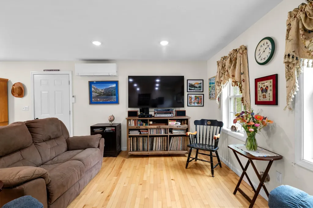 11 Ryder Road Farmingdale ME 04344