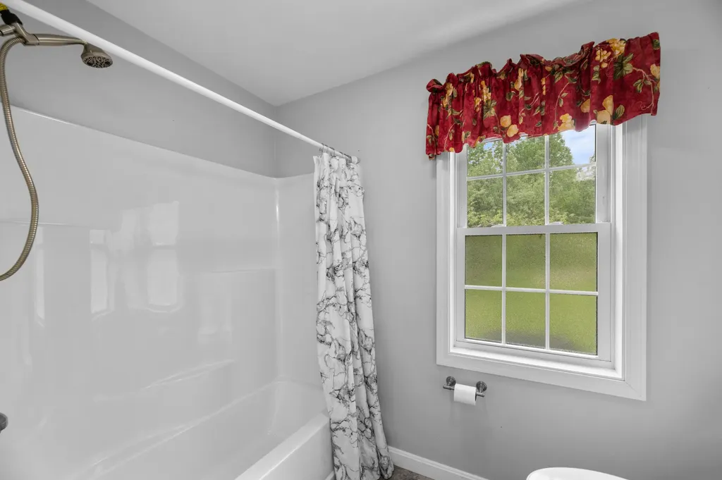 11 Ryder Road Farmingdale ME 04344