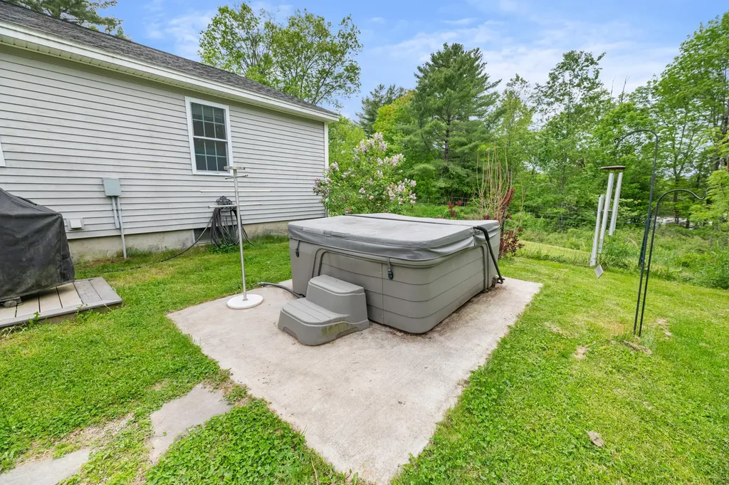 11 Ryder Road Farmingdale ME 04344