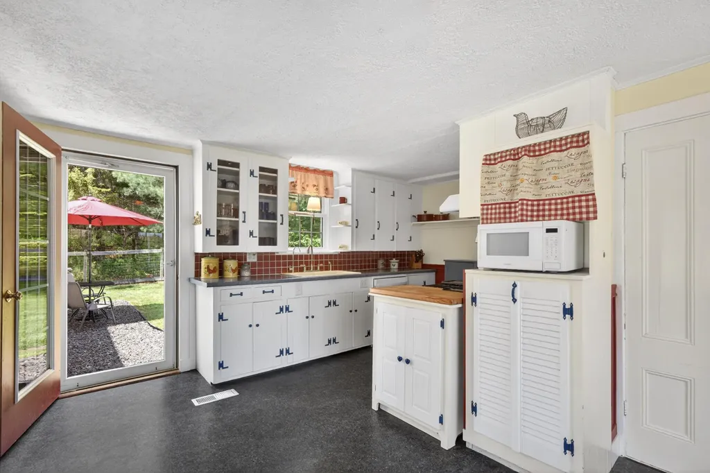 273 Pleasant Point Road Cushing ME 04563
