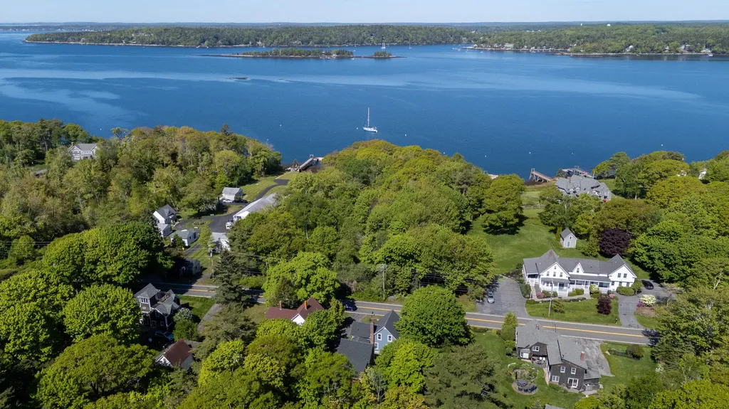 538 Ocean Point Road Boothbay ME 04544