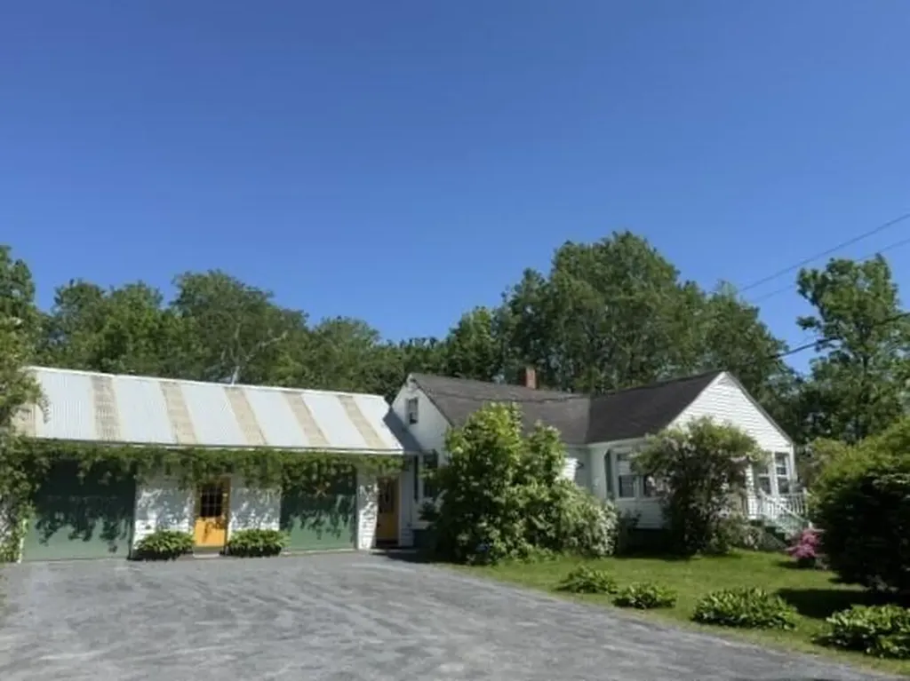202 Middle Road Oakland ME 04963