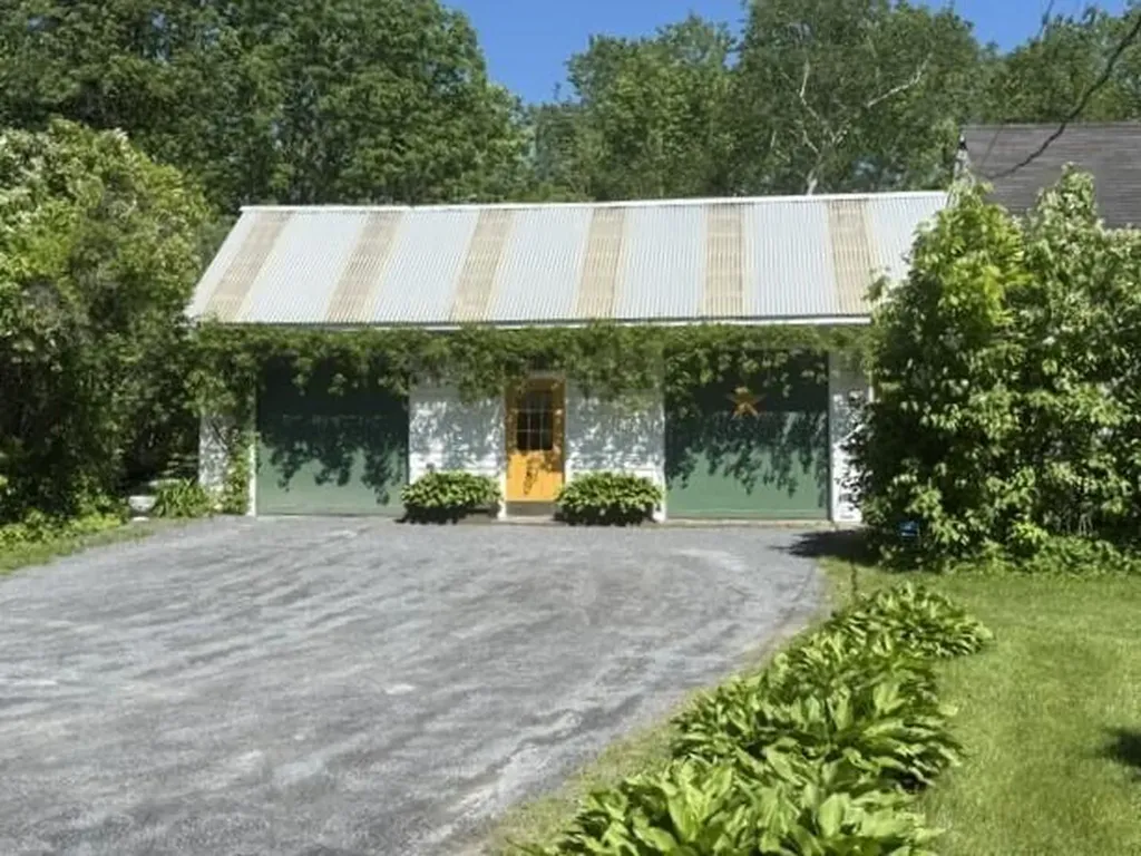 202 Middle Road Oakland ME 04963