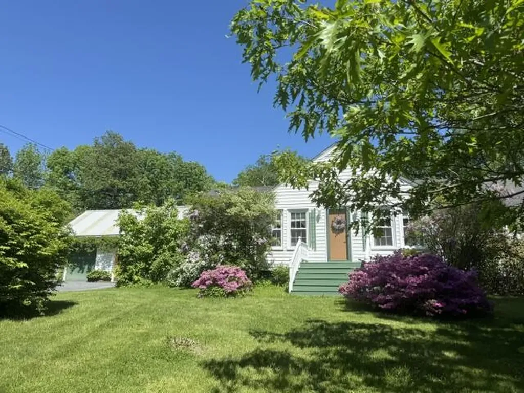 202 Middle Road Oakland ME 04963