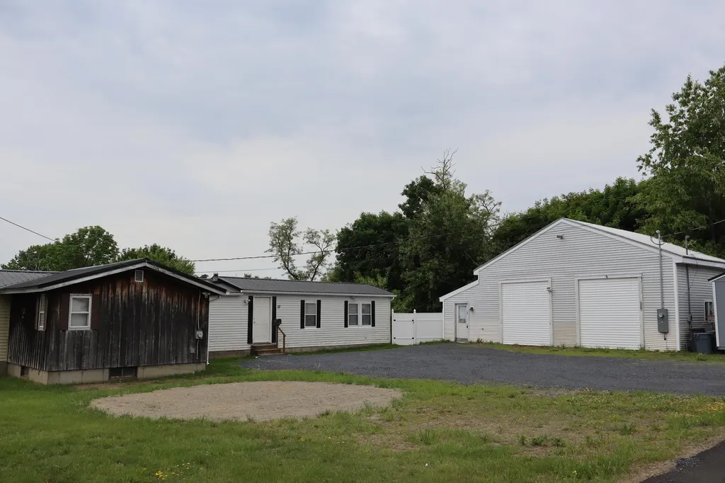 17 Chestnut Street Skowhegan ME 04976
