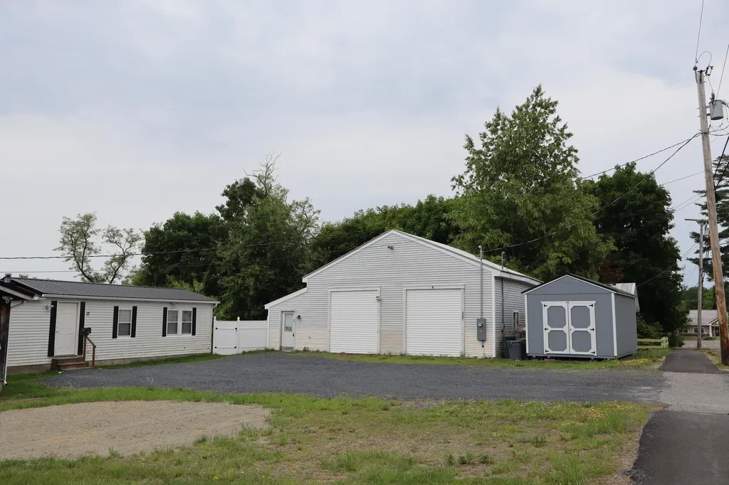 17 Chestnut Street Skowhegan ME 04976
