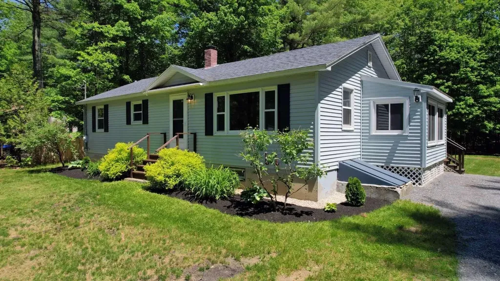 708 E River Road Skowhegan ME 04976