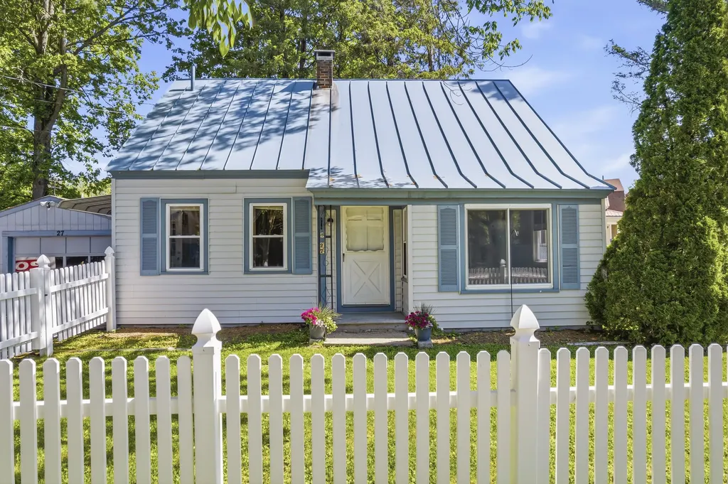 27 Edgemont Avenue Waterville ME 04901