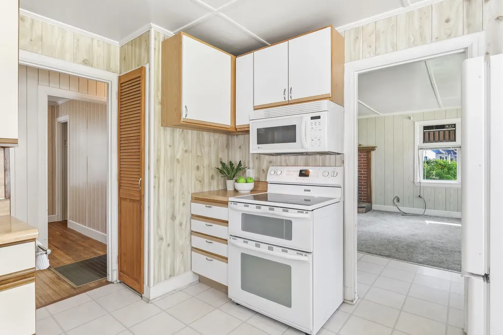 27 Edgemont Avenue Waterville ME 04901