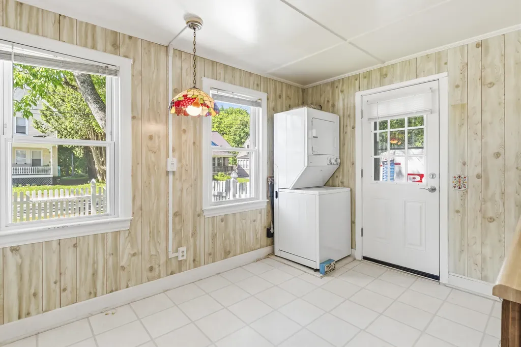 27 Edgemont Avenue Waterville ME 04901