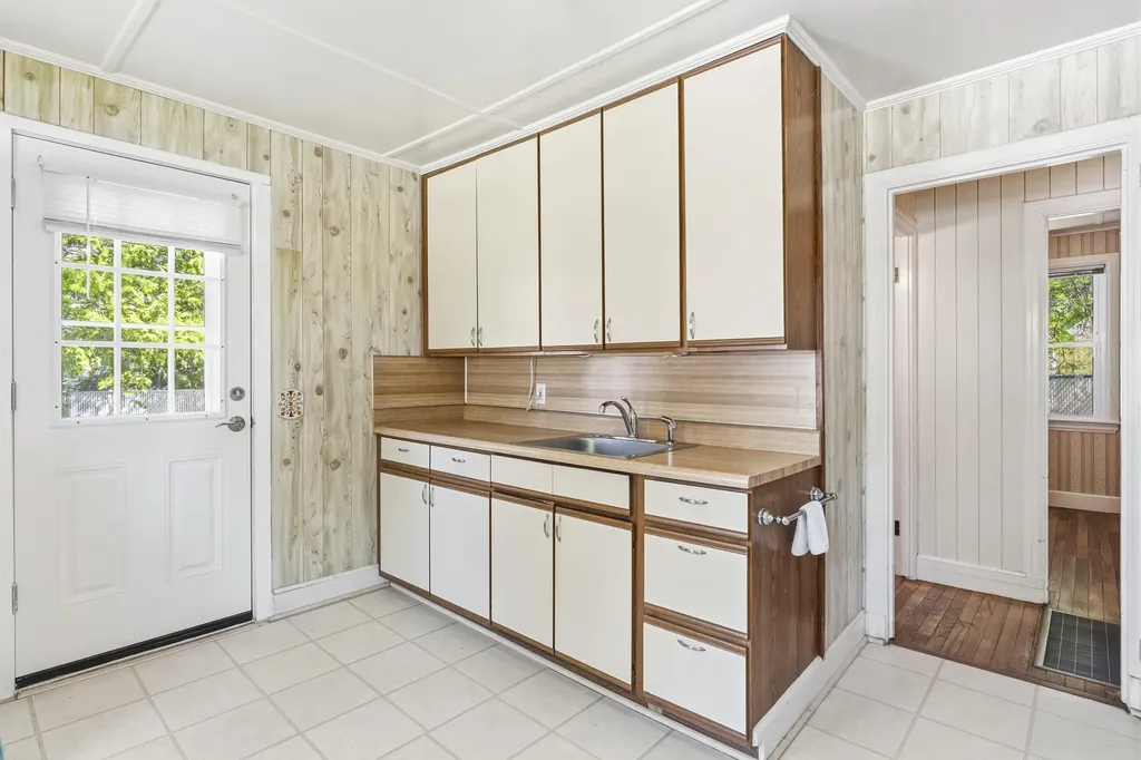 27 Edgemont Avenue Waterville ME 04901