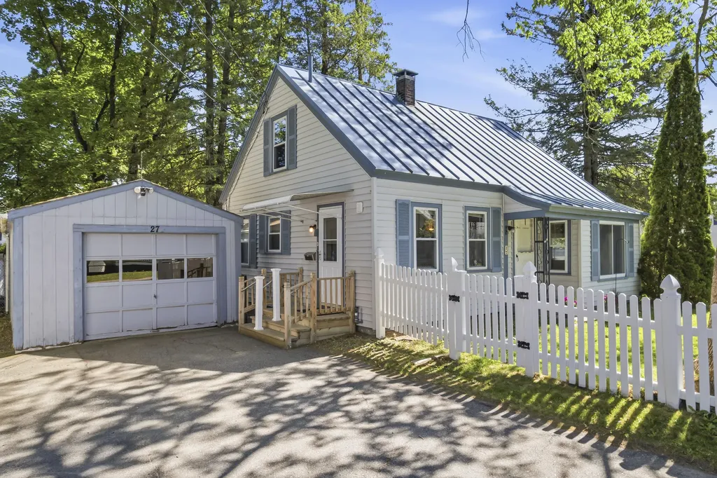 27 Edgemont Avenue Waterville ME 04901