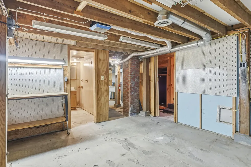 27 Edgemont Avenue Waterville ME 04901