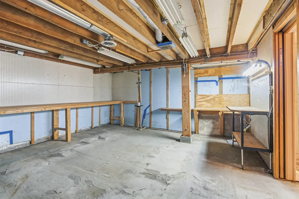 27 Edgemont Avenue Waterville ME 04901
